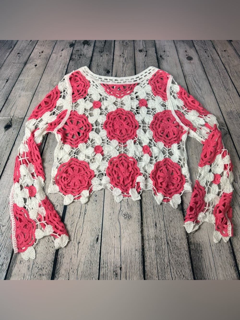 Blue Rain by francesca’s Crochet Floral Knit Top Pink Cream Bell Sleeves Sz L/XL - Picture 3 of 9